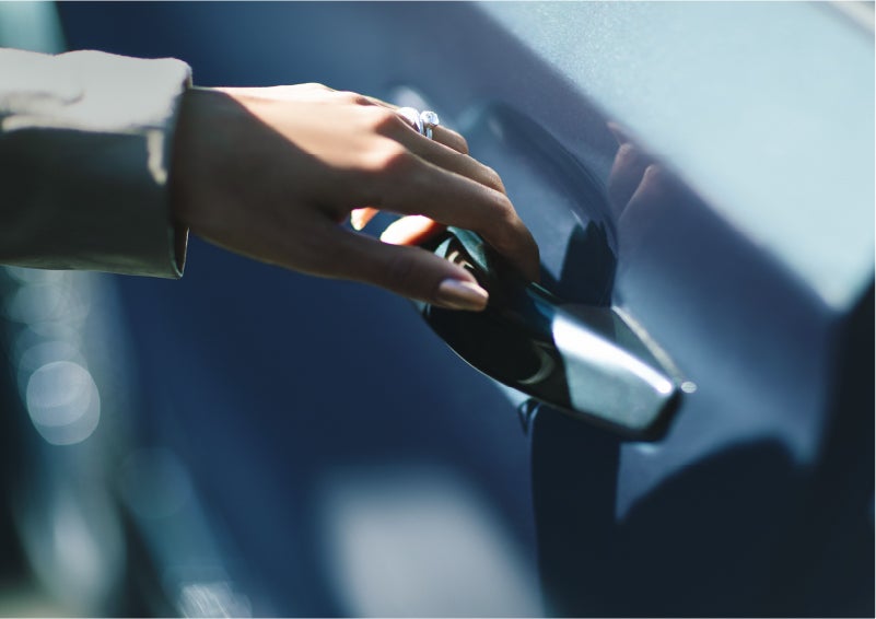 A hand gracefully grips the Light Touch Handle of a 2023 Lincoln Aviator® SUV to demonstrate its ease of use | Thomasville Lincoln in Thomasville GA