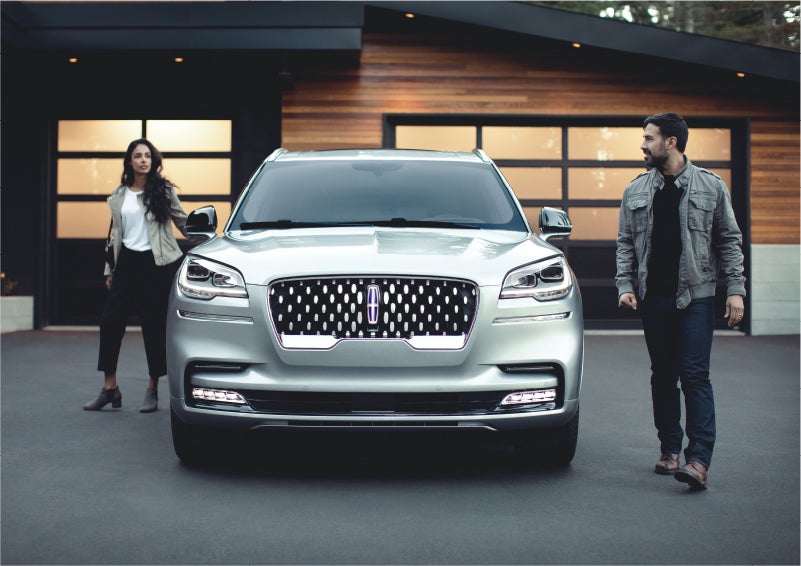 The sparkling grille of the 2023 Lincoln Aviator® Grand Touring model | Thomasville Lincoln in Thomasville GA